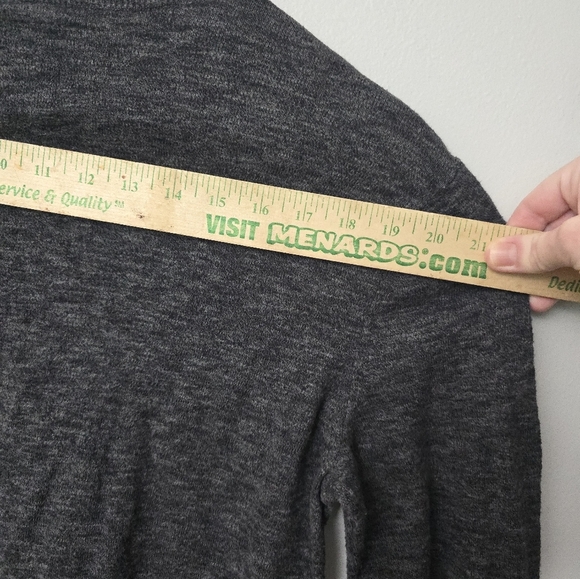 American Eagle Sweater Mens Medium Gray Knit Athletic Fit V-Neck Dark Academia - Picture 9 of 9